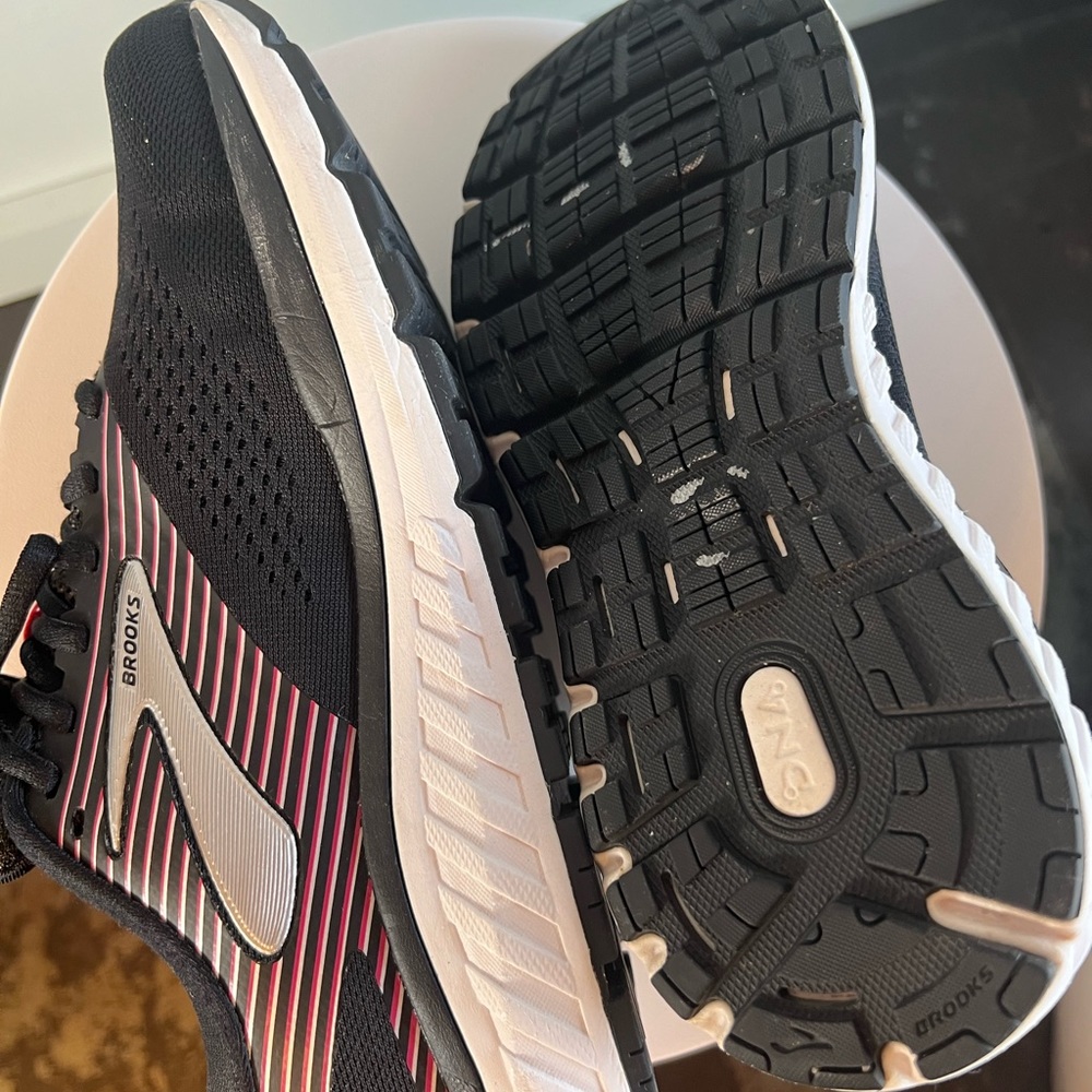 Brooks 14 sneakers - Picture 4 of 9
